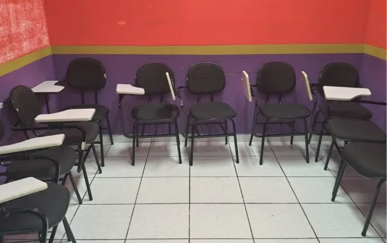 Cadeira Universitária Prancheta Estofada Ergonômica Aço 3/4 Forte Oportunidade - Foto 2