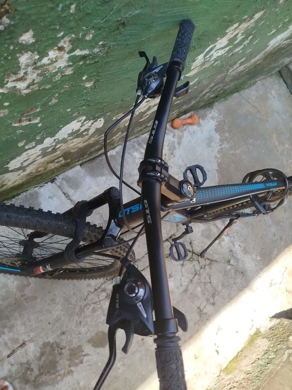 Bicicleta GTS aro 29,   21 marchas semi nova,tudo perfeito  - Foto 3