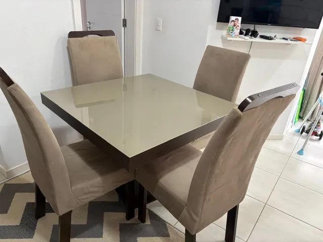 Mesa de jantar quadrada