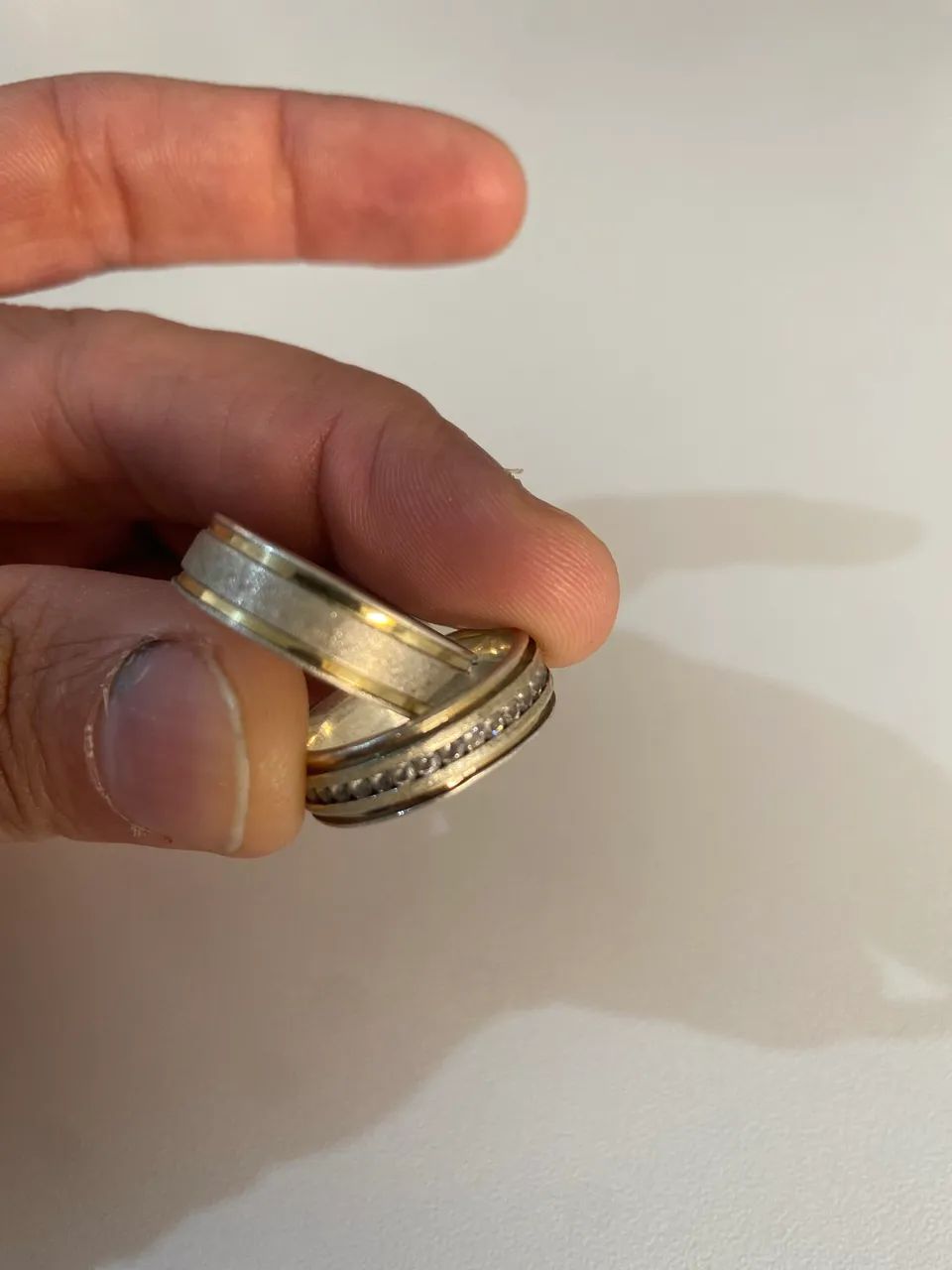 Par de alianças de prato com fio de ouro e cravejada - Foto 5