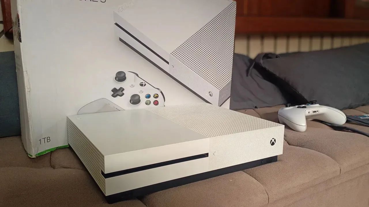 Xbox One S - Conservado e Funcionando Perfeitamente 