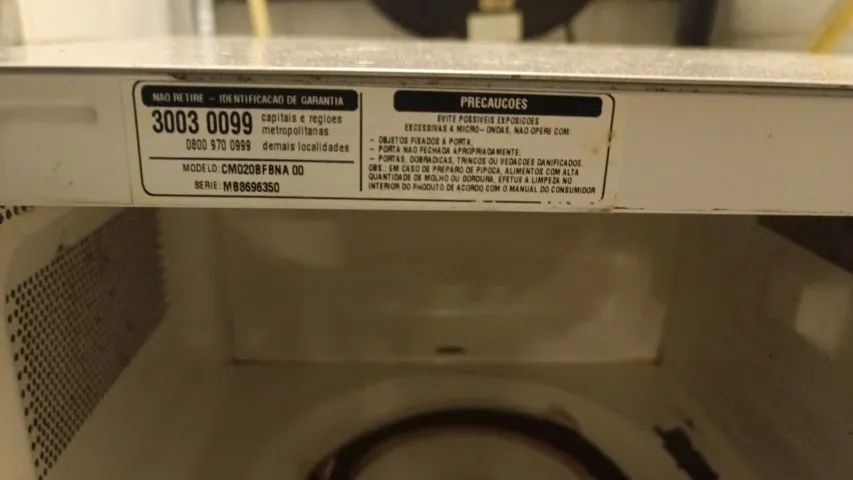 Micro-ondas Consul 20L 220V funcionando - com ferrugem interna - Foto 4