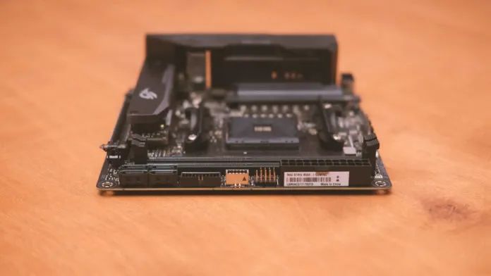ASUS ROG STRIX B550-I GAMING - Foto 4