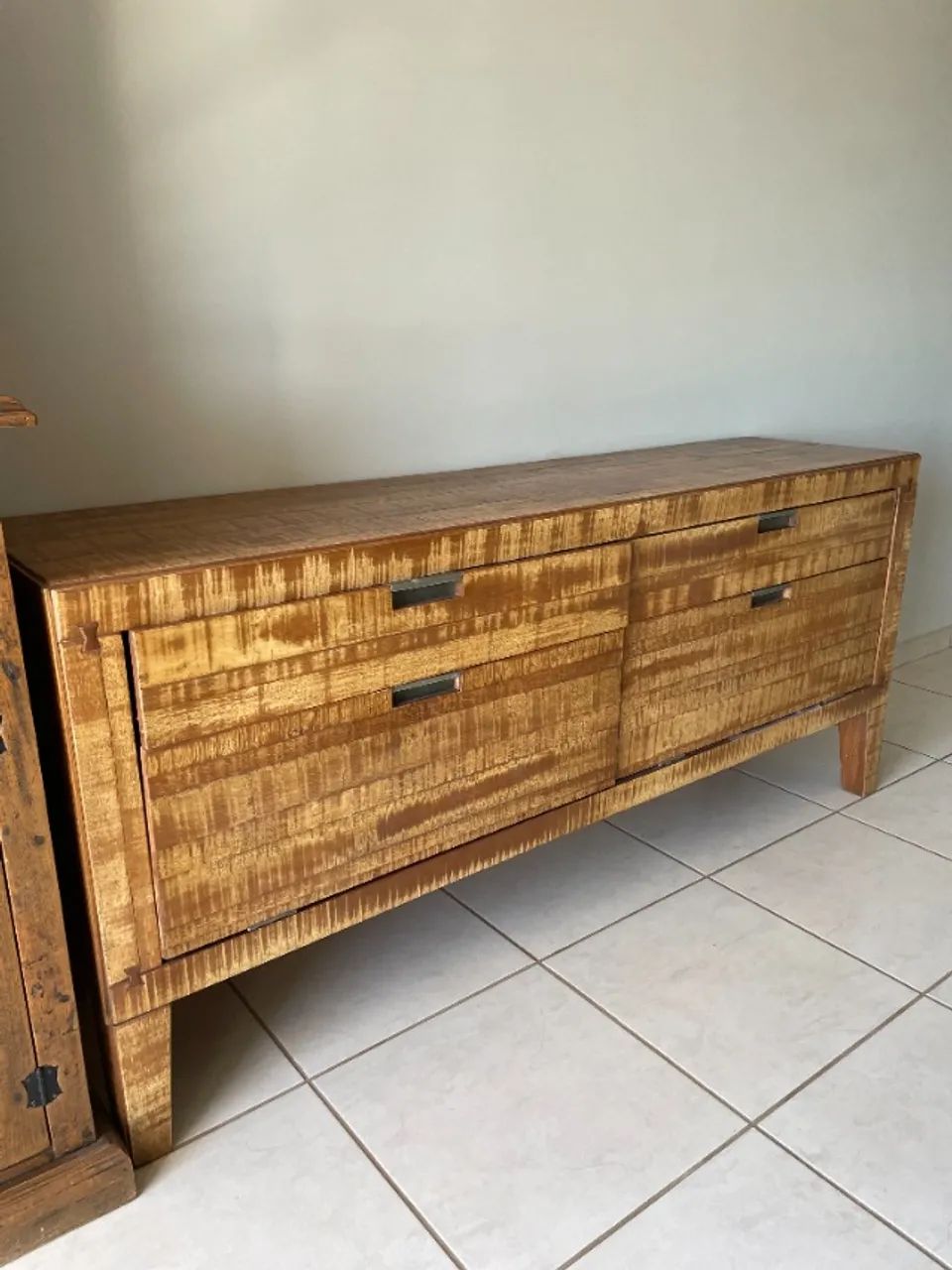 VENDO BUFFET/APARADOR DE MADEIRA - Foto 3