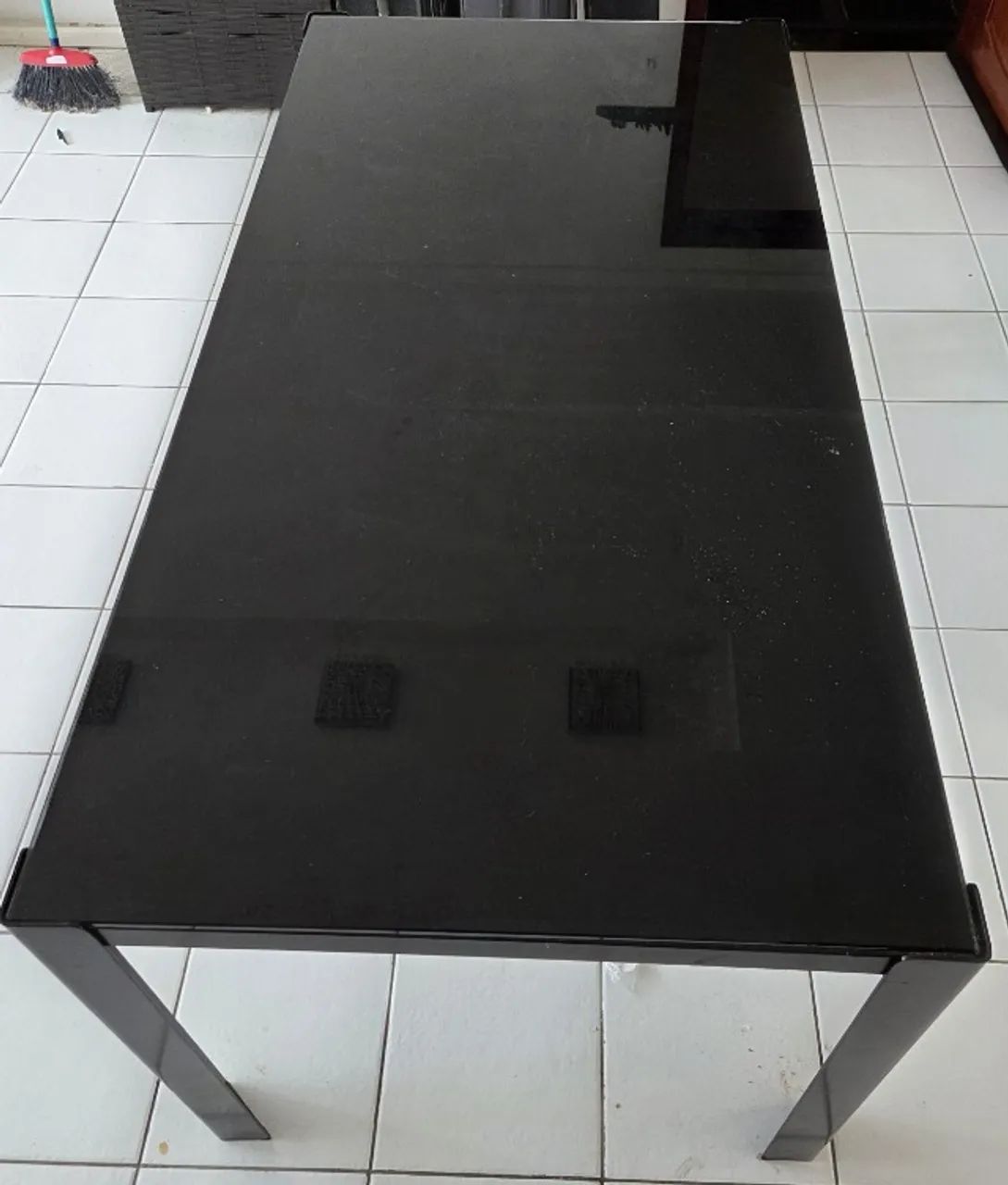 Mesa de aço com tampo de vidro