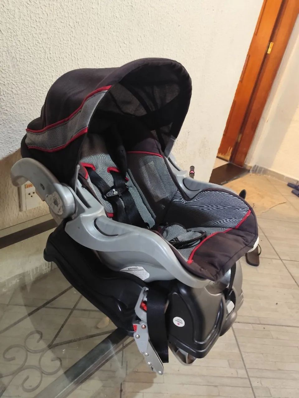 Bebê conforto com Isofix, marca babytrend (importado)