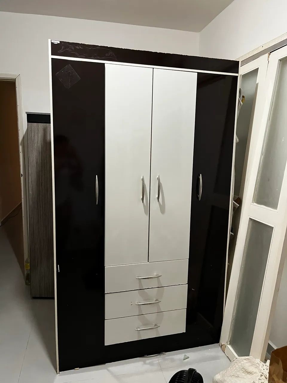 GUARDA-ROUPAS R$ 200,00