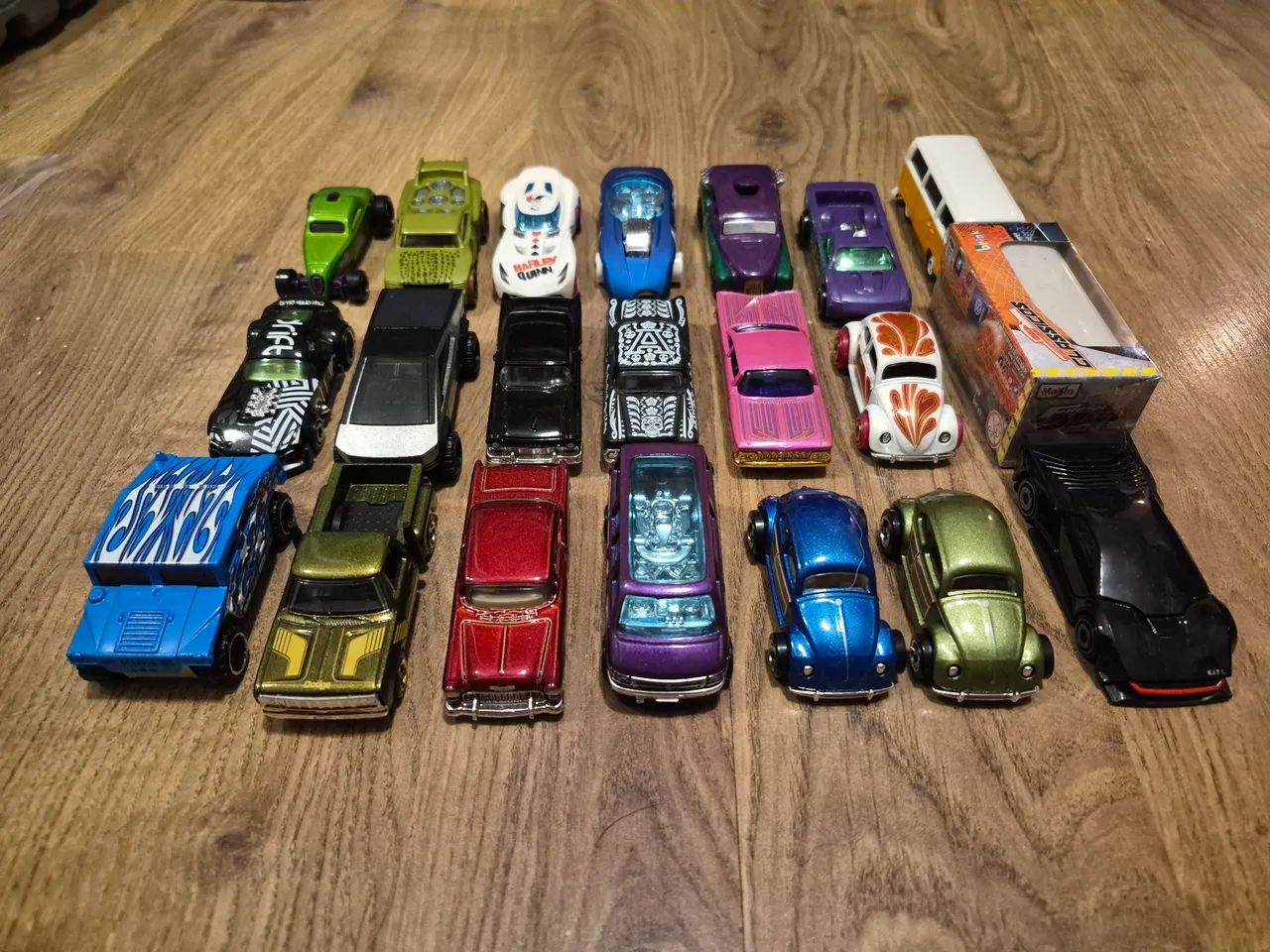 Coleção com 21 carrinhos Hot Wheels  - Foto 2