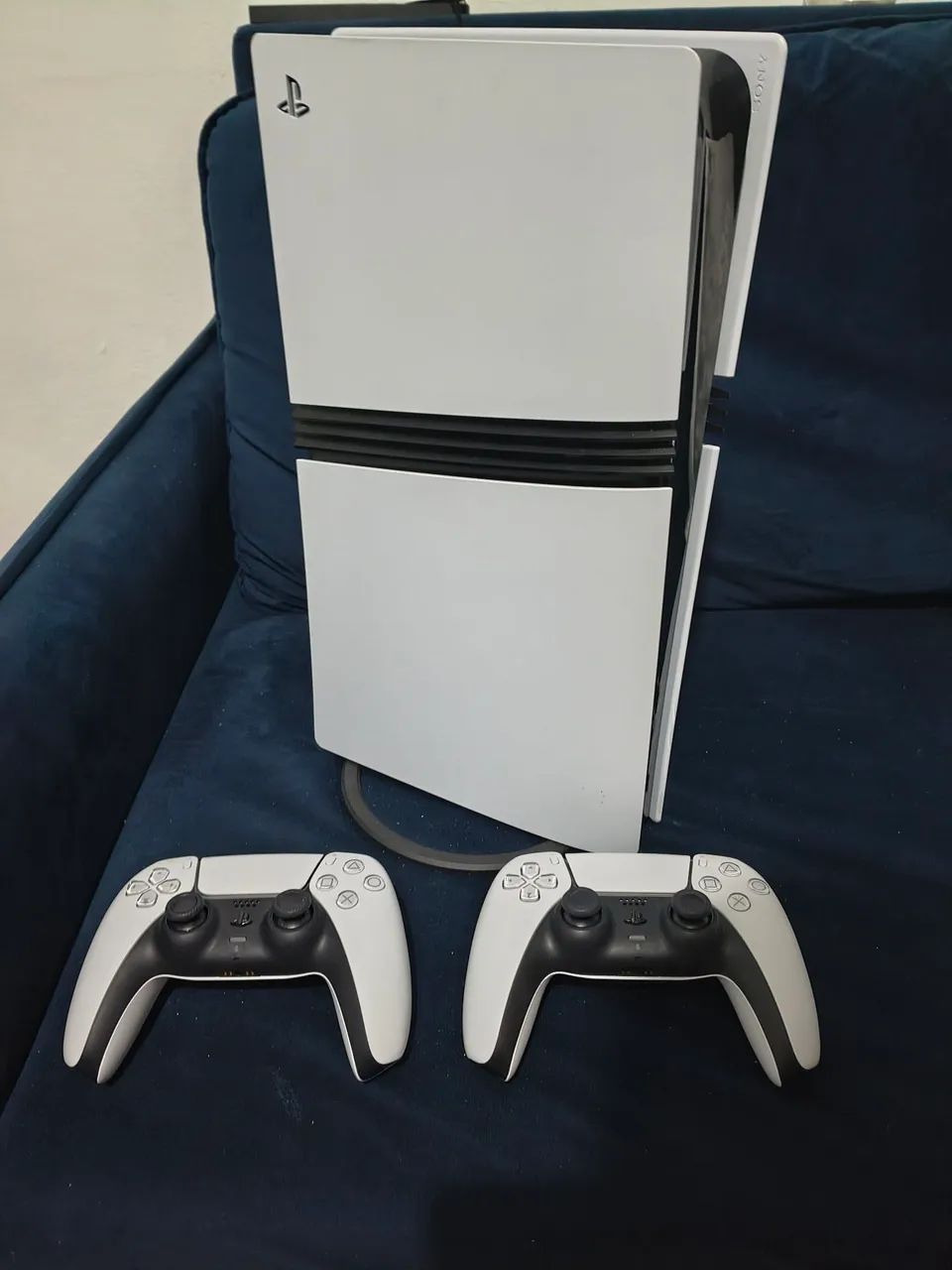 PLAYSTATION 5 PRO + 02 CONTROLES 