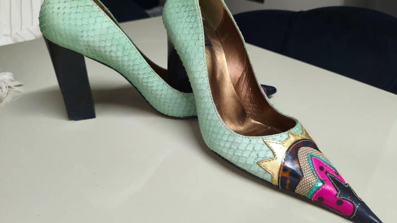 Sapatos e sandálias 60,00 cada