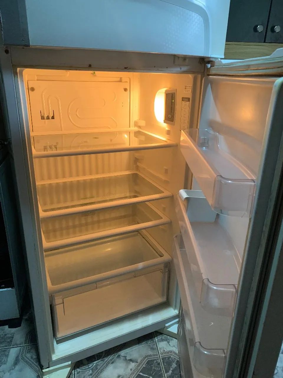 Geladeira com defeito  - Foto 4