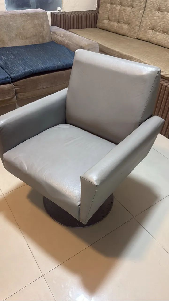 Vendo poltrona giratória 