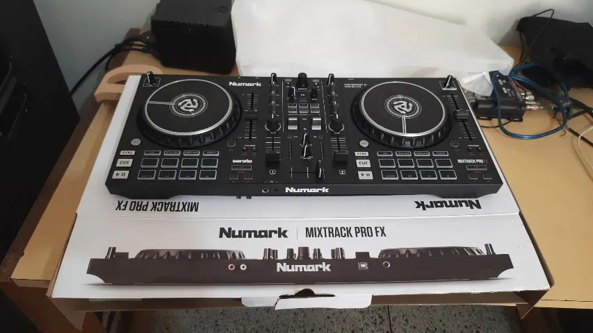 Controladora Numark Mixtrack PRO FX - Foto 2