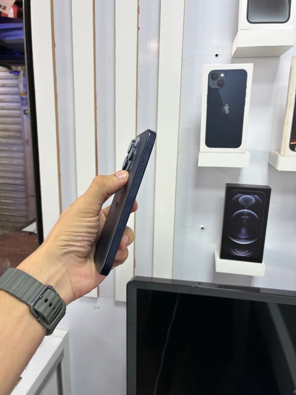 IPHONE 15 PRO - 256GB  - Foto 3