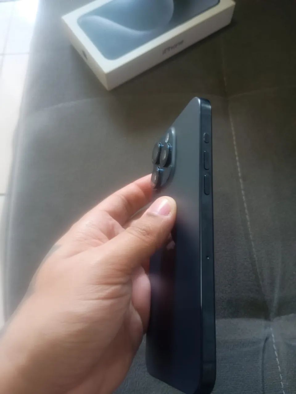 Vendo iPhone 15 pro Max azul  - Foto 2