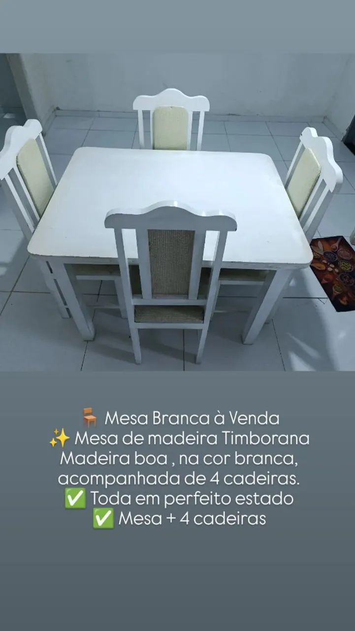 Mesa de Madeira com 4 cadeiras 