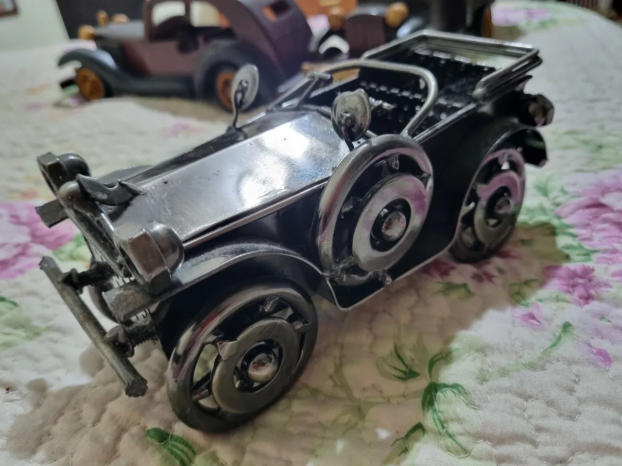 Carrinho antigo em lata 20 cm - Foto 2