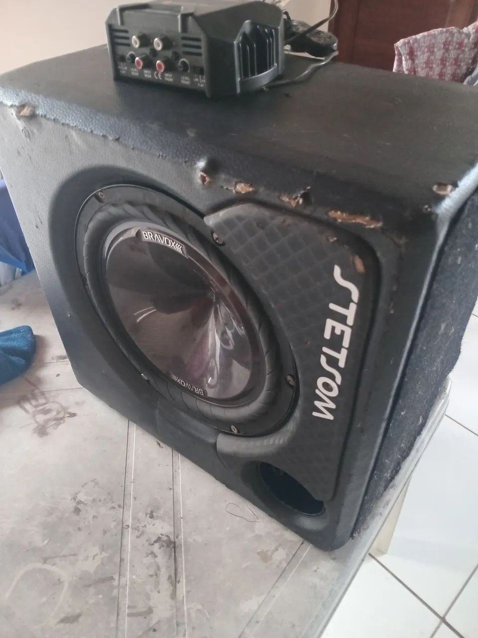 Subwoofer de 10 polegadas e potência stetsom