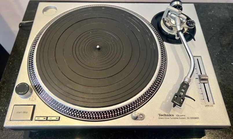 Toca Discos Technics SL 1200 MK2 + Cápsula Ortofon SMB-5