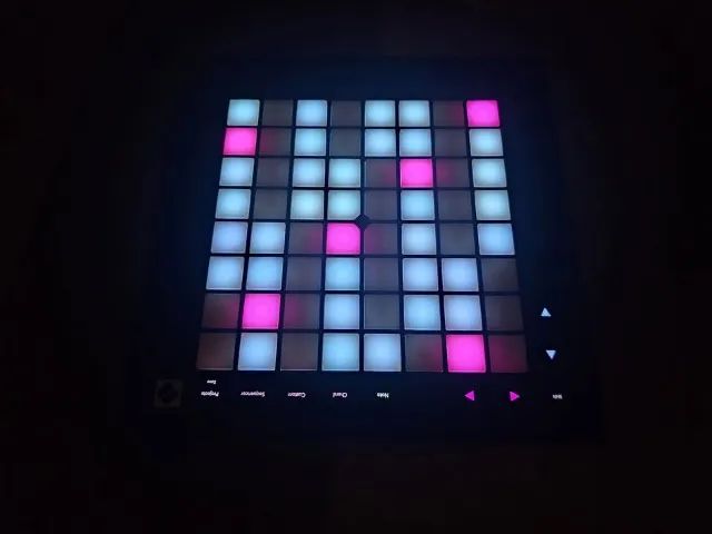 Controlador Novation Launchpad Pro MK3 com cabos - Foto 2