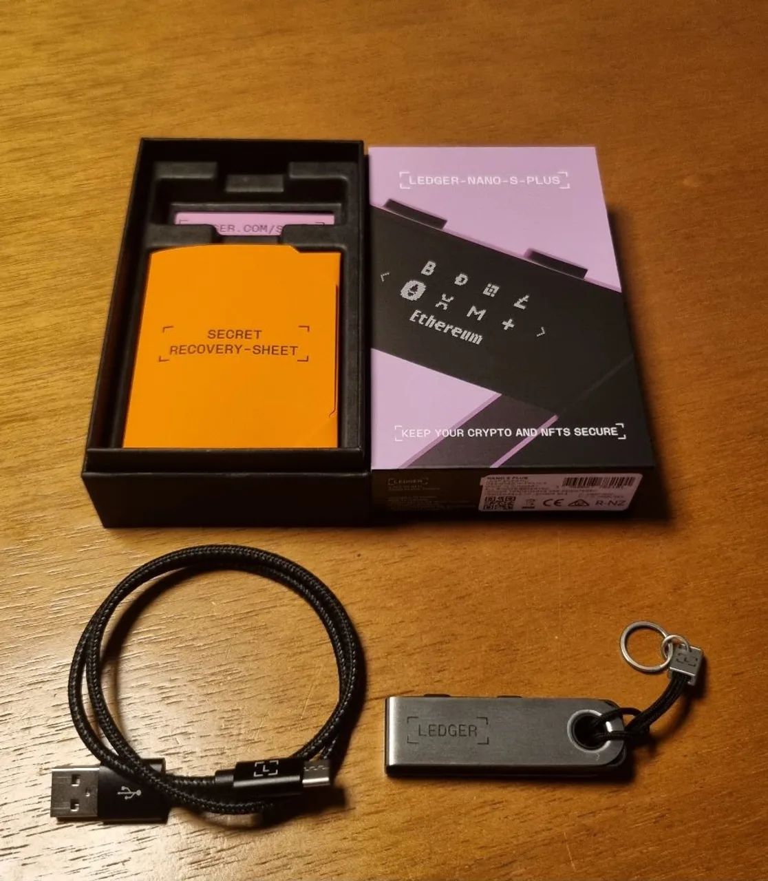 Ledger Nano S Plus - Na Caixa Original Completa (Resetada)