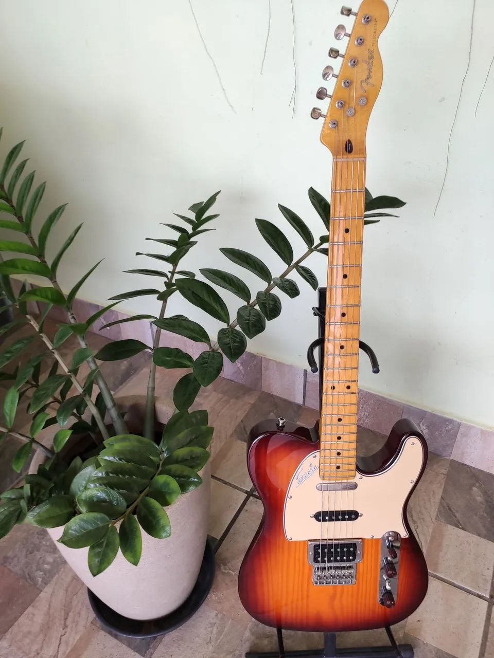 Luthier de guitarra, baixo, cavaquinho e violão 