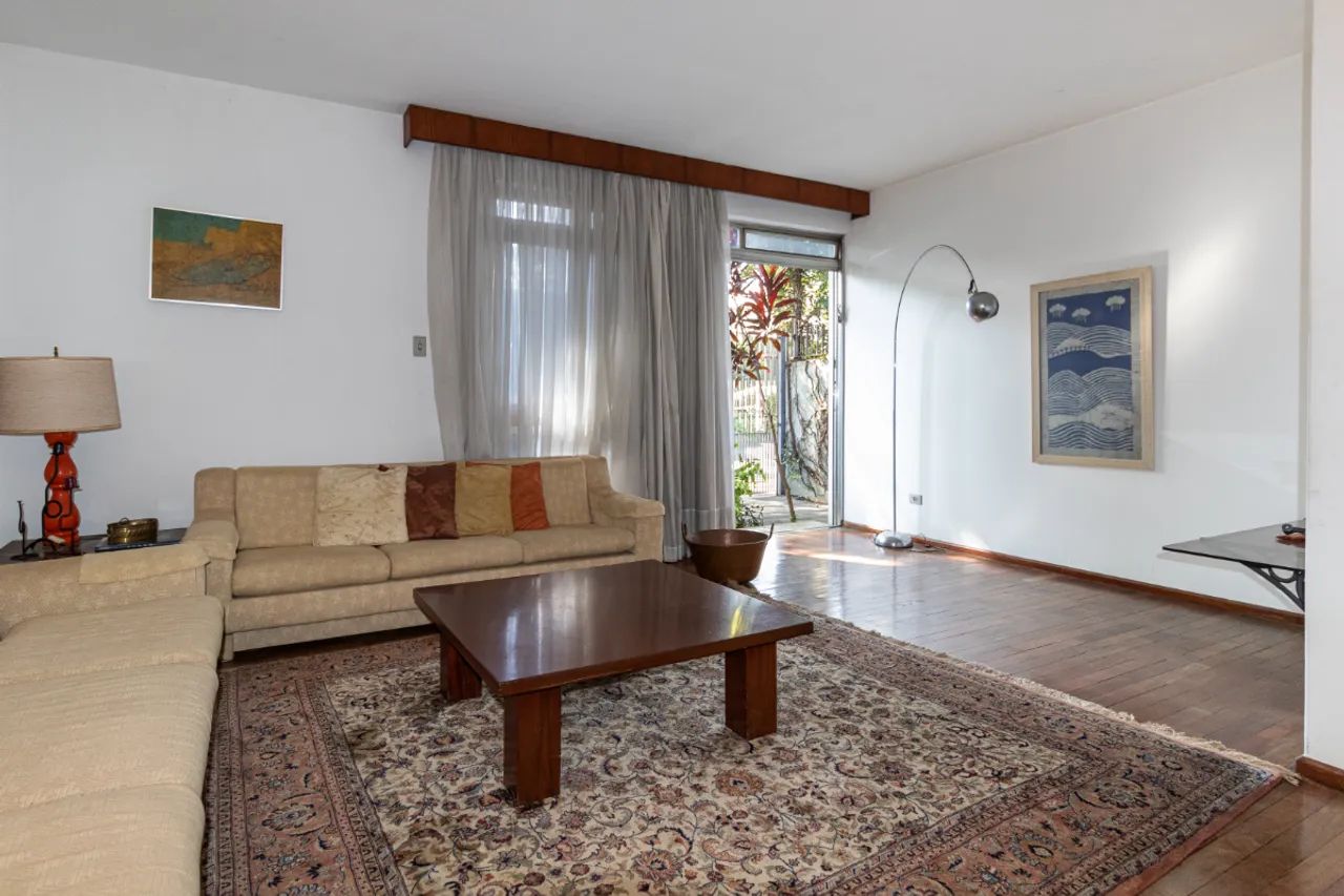Sobrado para venda em Moema com 5 quartos, sendo 1 suíte, 209m²