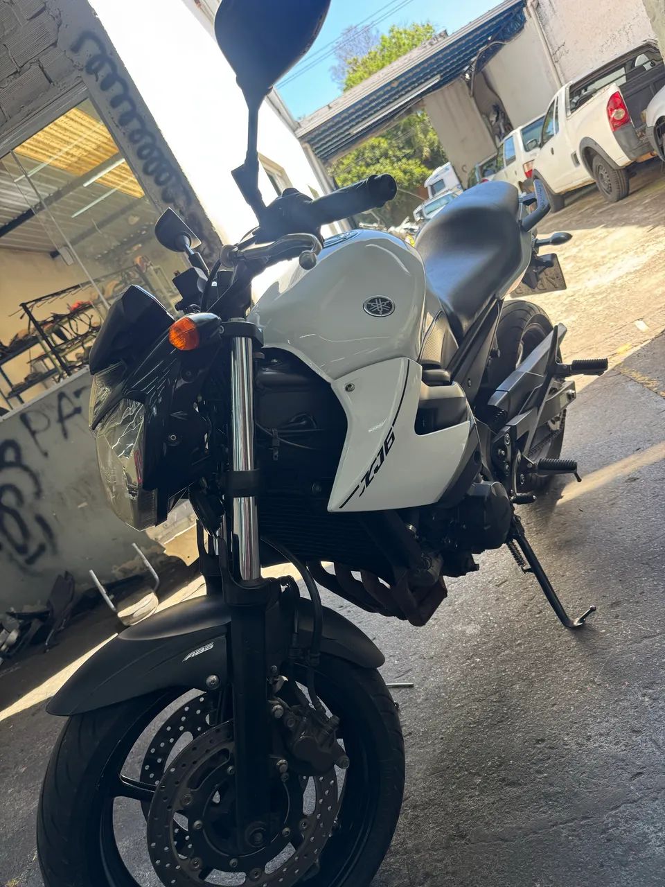 XJ6 600