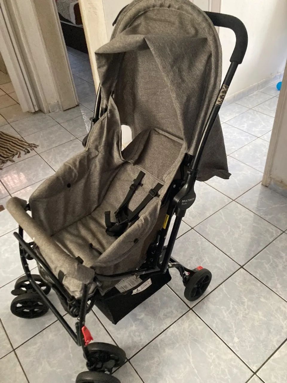 Carrinho de bebê e bebê conforto - Foto 4
