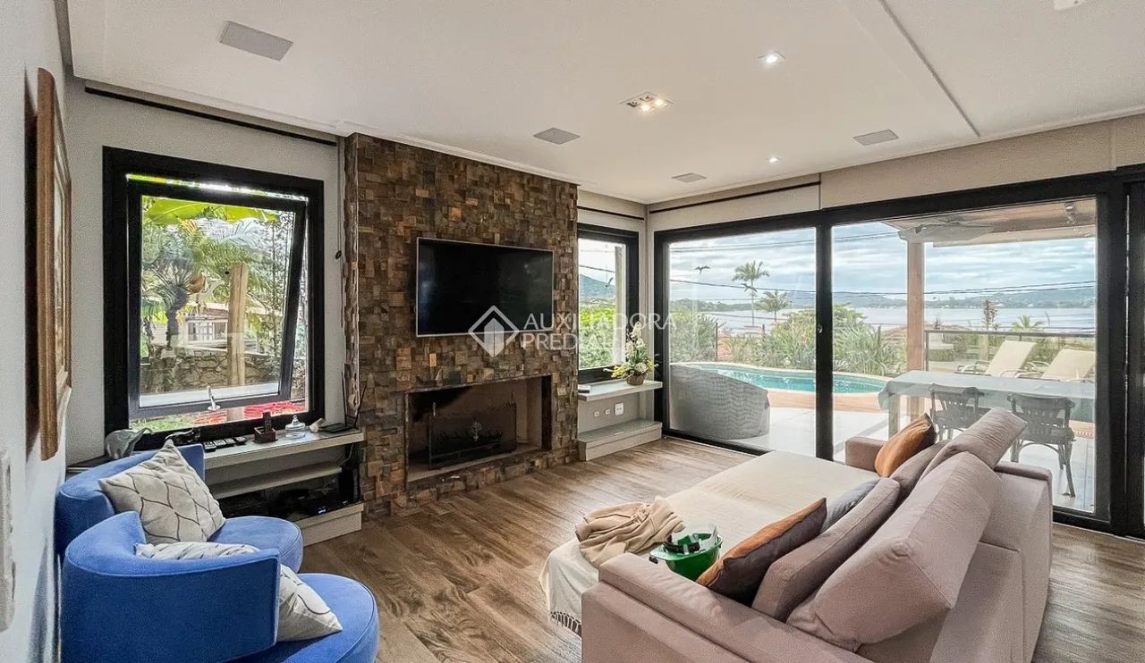 Casa de Alto Padrão com Vista para a Lagoa e Piscina Aquecida - Foto 3