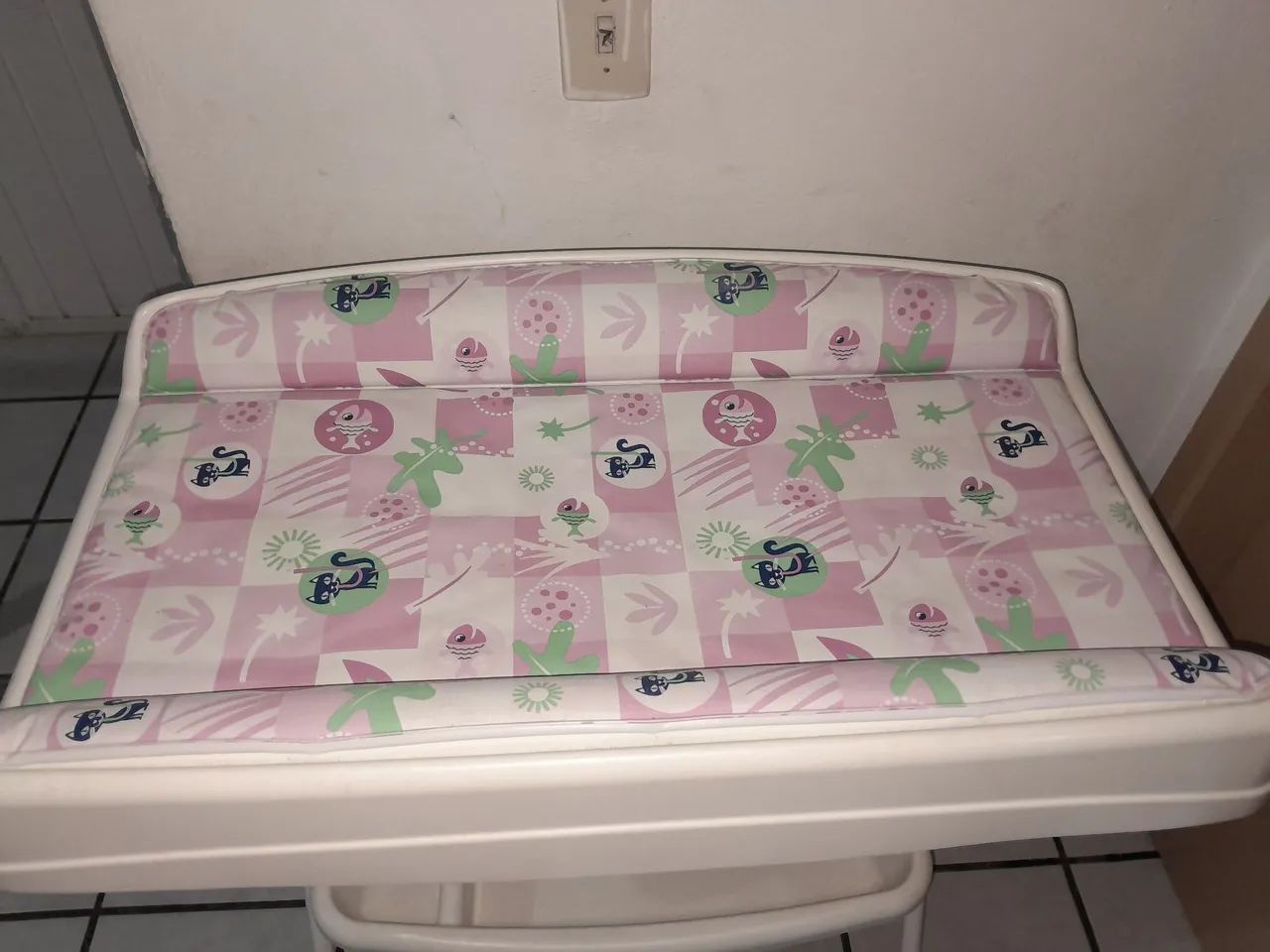 Trocador de bebe rosa 