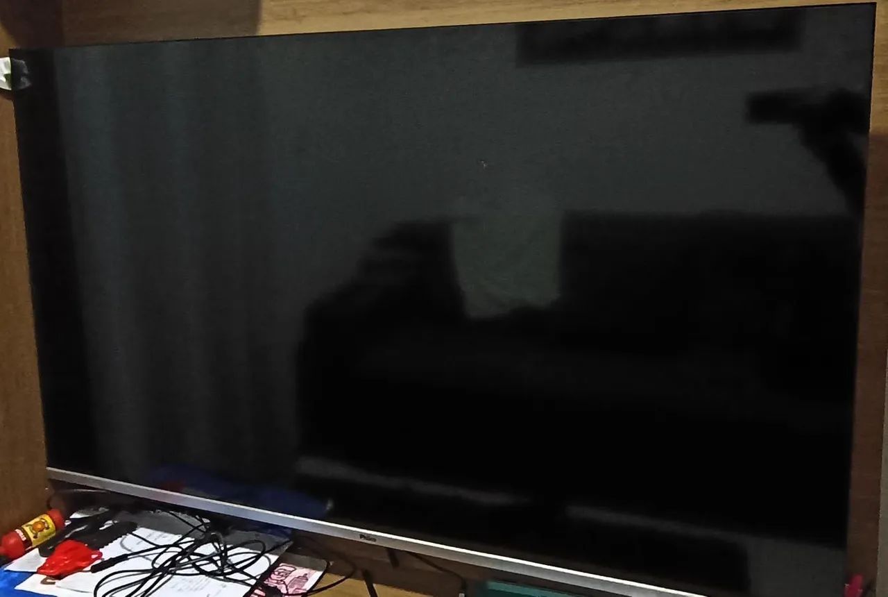 Tv 58"polegadas smart k para peças atenção a tela está vazada