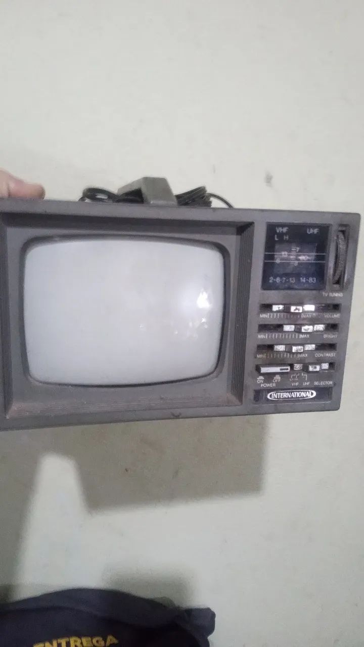 Tv Deluxe AM FM funcionando perfeitamente 