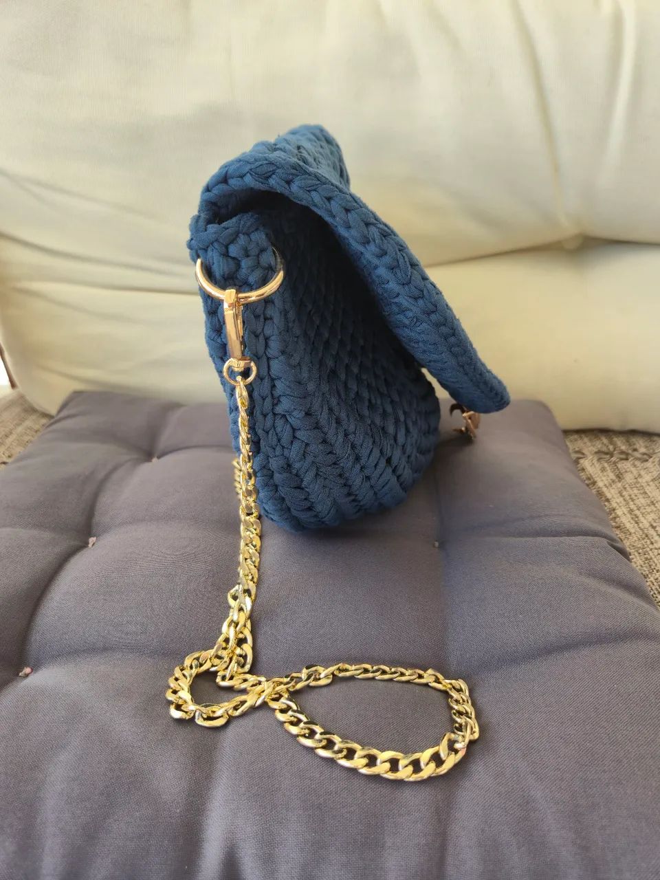 Bolsa fio de malha com corrente dourada - Foto 4