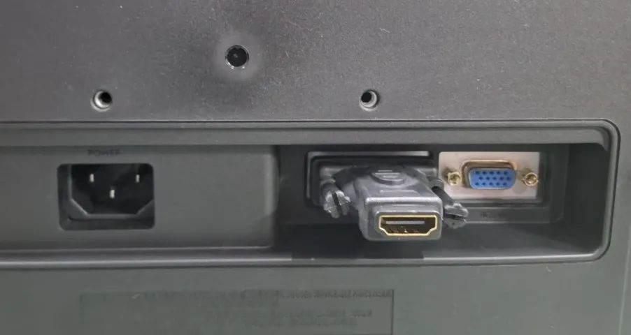 Monitor Samsung 18.5" LED VGA/DVI/HDMI (adaptador)     - Foto 3