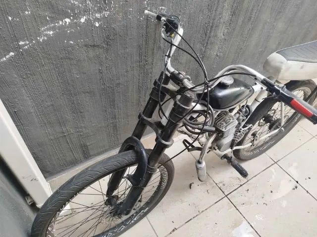 Bicicleta motorizada 2 tempos - Foto 2