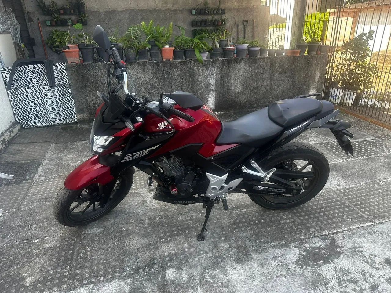 Cb300f 2025 vermelha - Foto 2