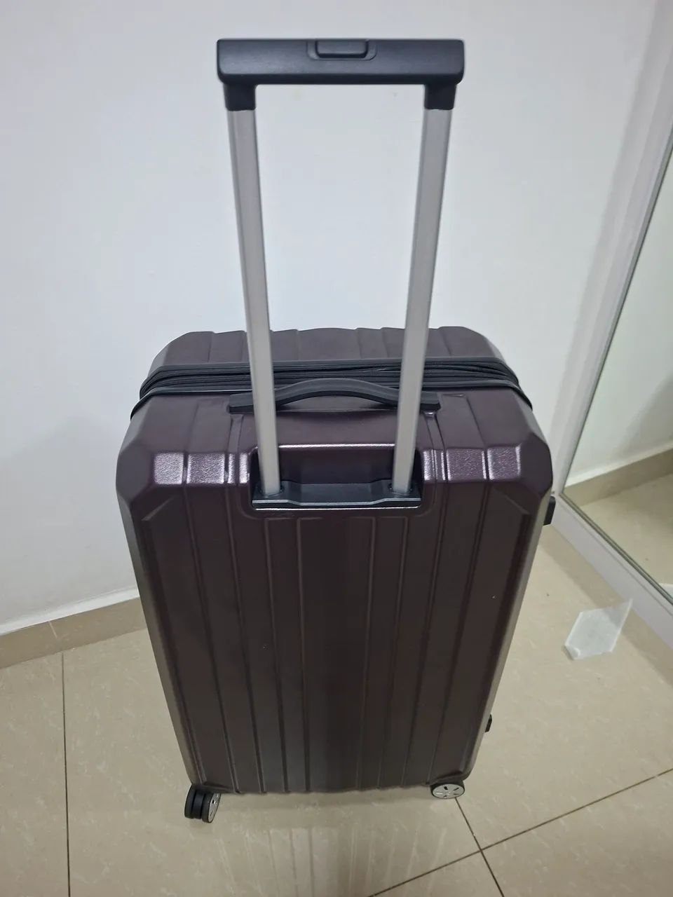 Vendo Mala Sansonite semi nova, usada somente uma vez - Foto 5