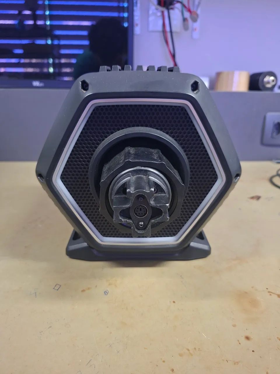 Thrustmaster T818