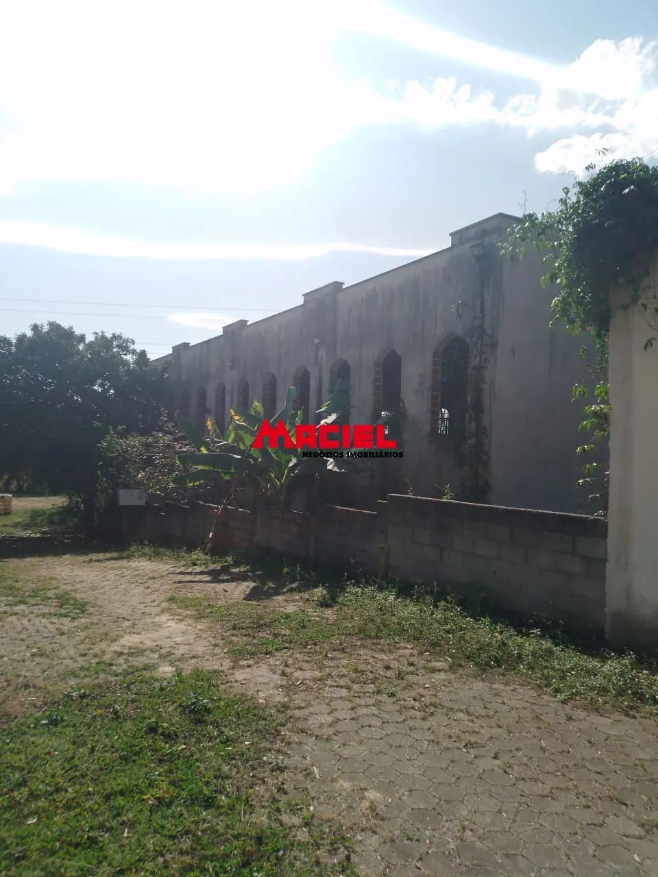 Prédios de ampliação do Campus (semi construídos? fundação e/ou cobertura concluídos), loc - Foto 2