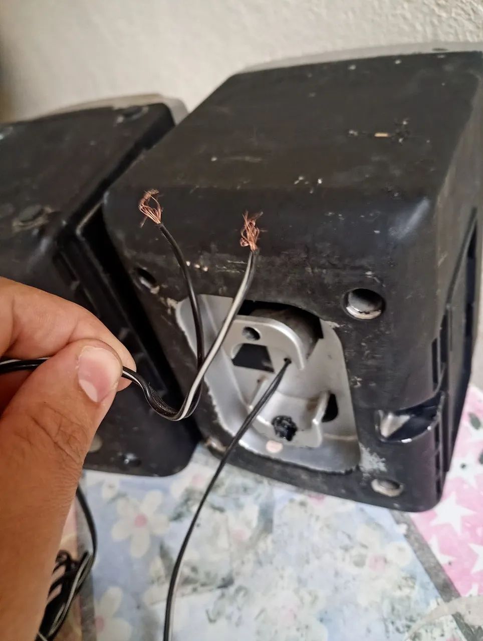 2 Caixas de som de Micro System (uma com som xiando) - Foto 3
