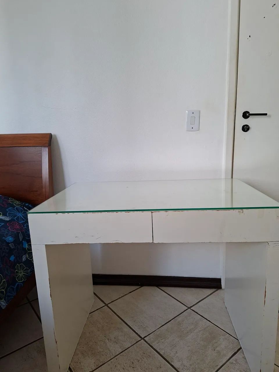 Escrivaninha branca