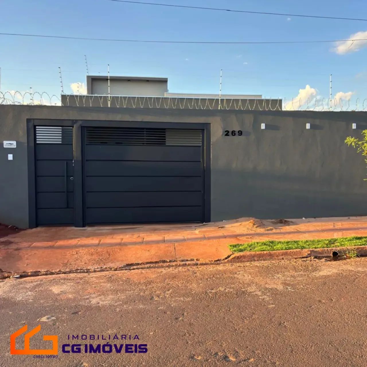 Casa com 3 quartos pronta para morar - localização privilegiada