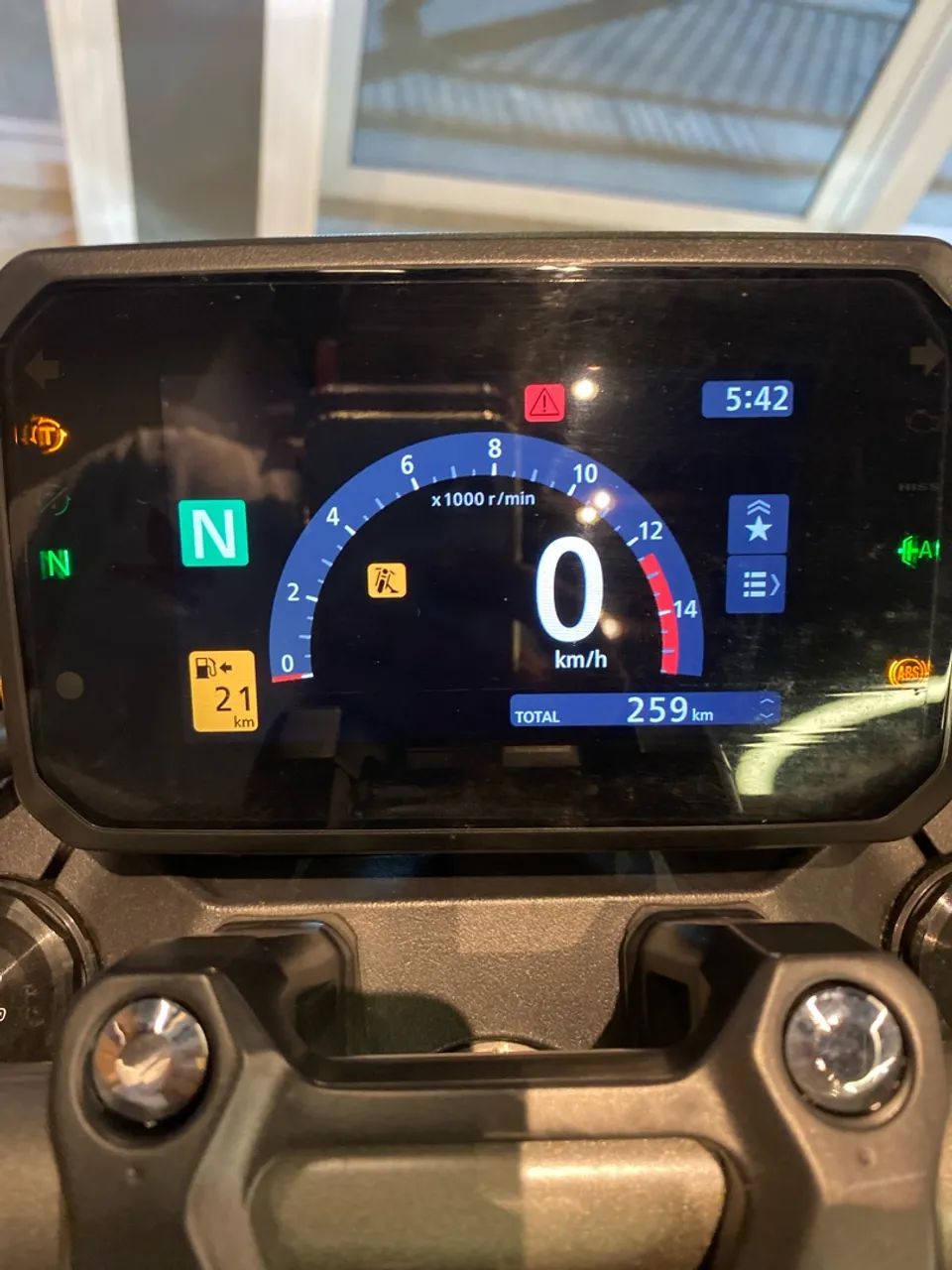 CB 650 R E-Clutch - Foto 4