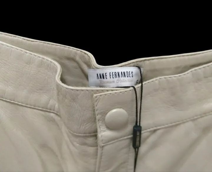 CALÇA DE COURO LEGÍTIMO, MARCA ANNE FERNANDES. NOVA! COM ETIQUETA! - Foto 4