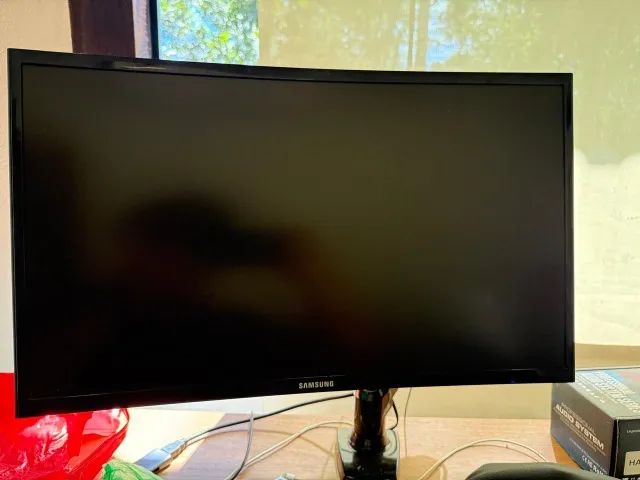 Vendo Monitor Samsung Curvo de 24 polegadas com suporte articulado