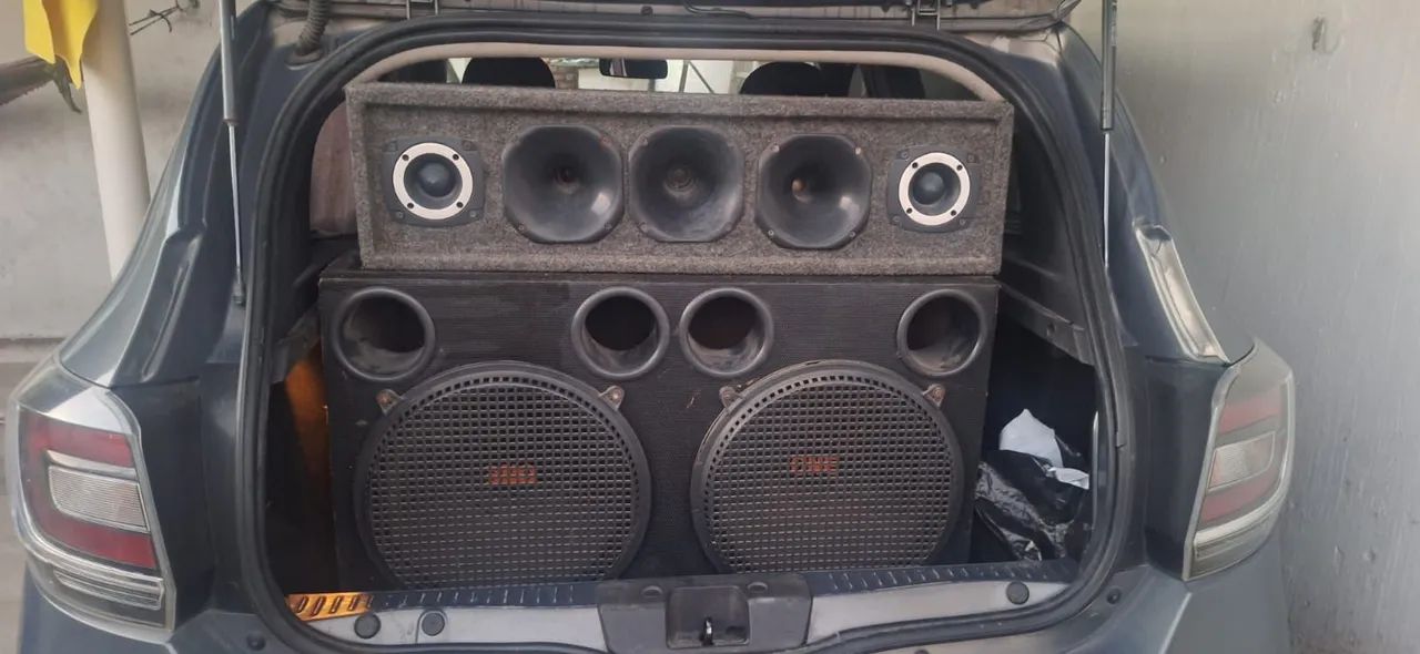 Vende-se este caixote 