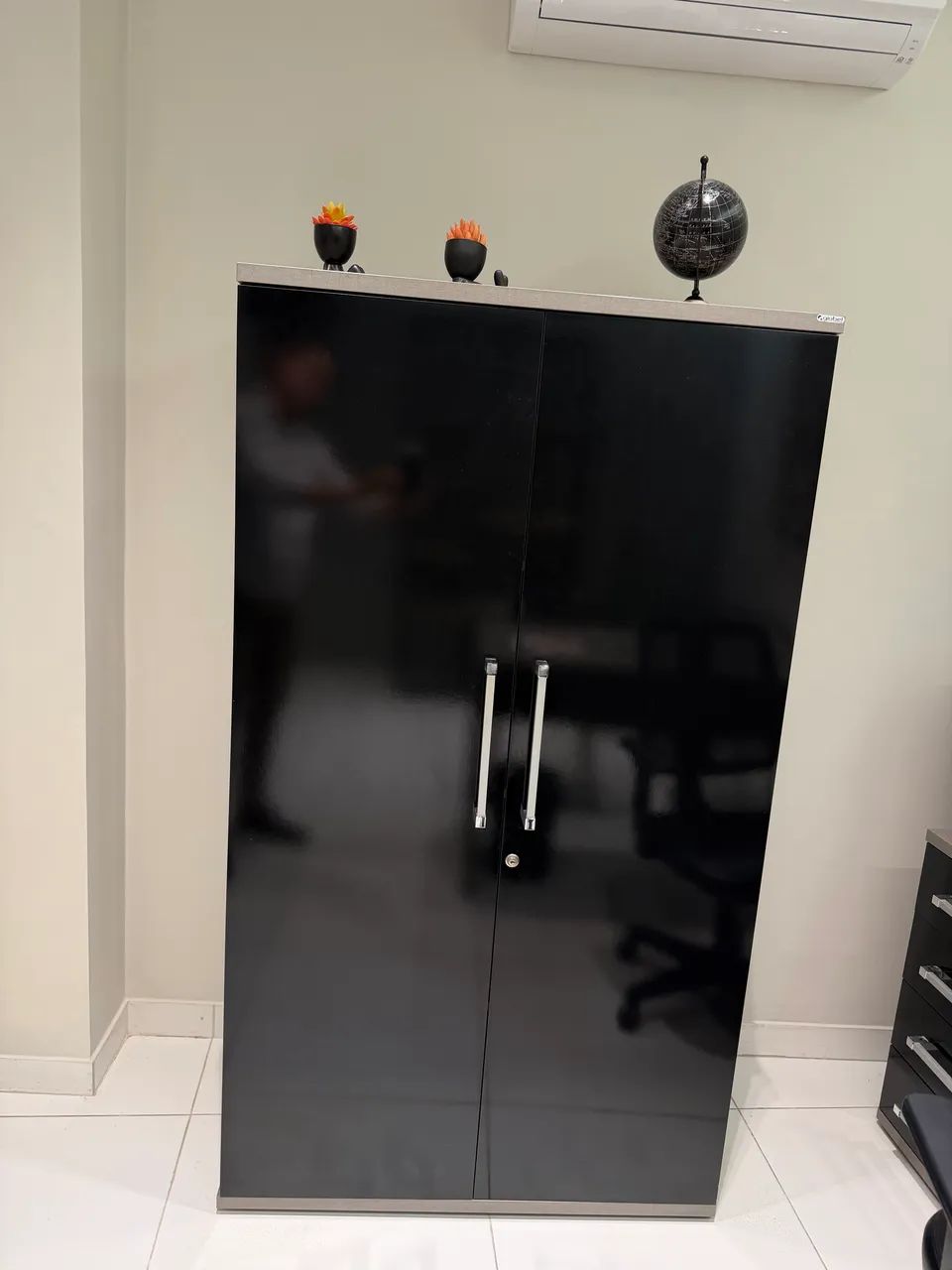 Conjunto de Mesa e Gaveteiro com gavetas pra escritório. - Foto 4
