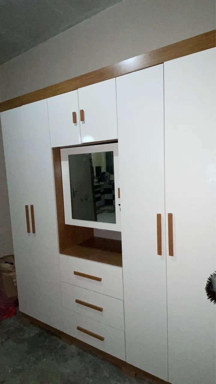 Vendo esse guarda-roupa pouco tempo de uso 