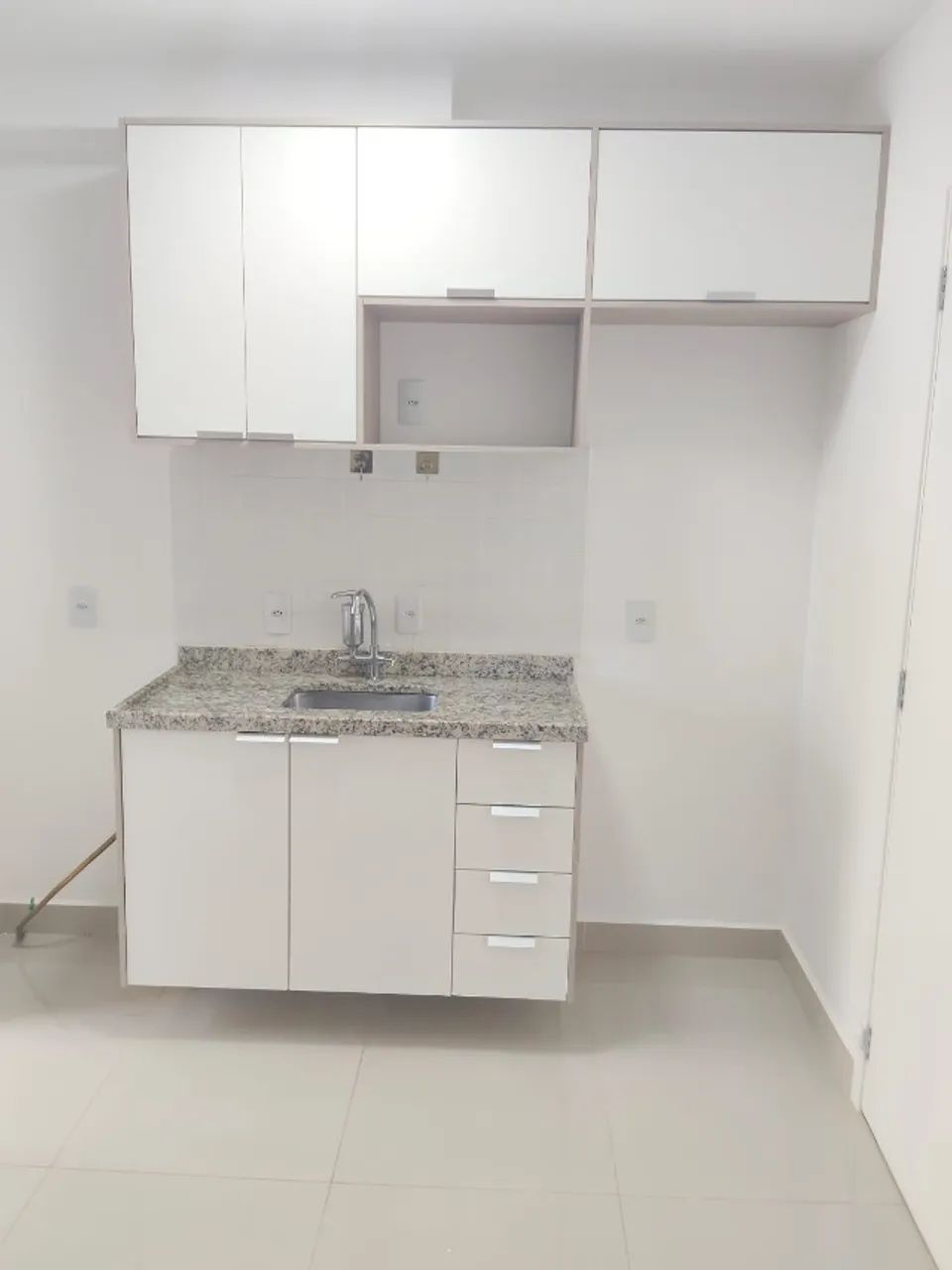 Apto 2 dormitórios,6º andar,zona Oeste Wanel ville, ao lado Santo Supermercado